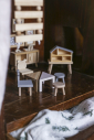 houten-poppenhuismeubels-diy-tafel-stoelen-LY609064-3.jpg